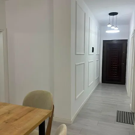 Lika Mali I Robit Apartament Golem (Tirana)